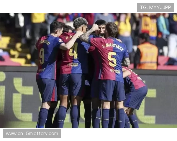 每体为巴萨评分：亚马尔9分居首，德容8分，费兰7分